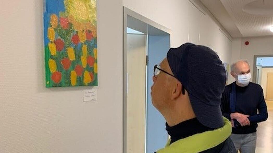 Down-Syndrom-Künstler Dominik Günther stellt im Epilepsiezentrum Kleinwachau aus