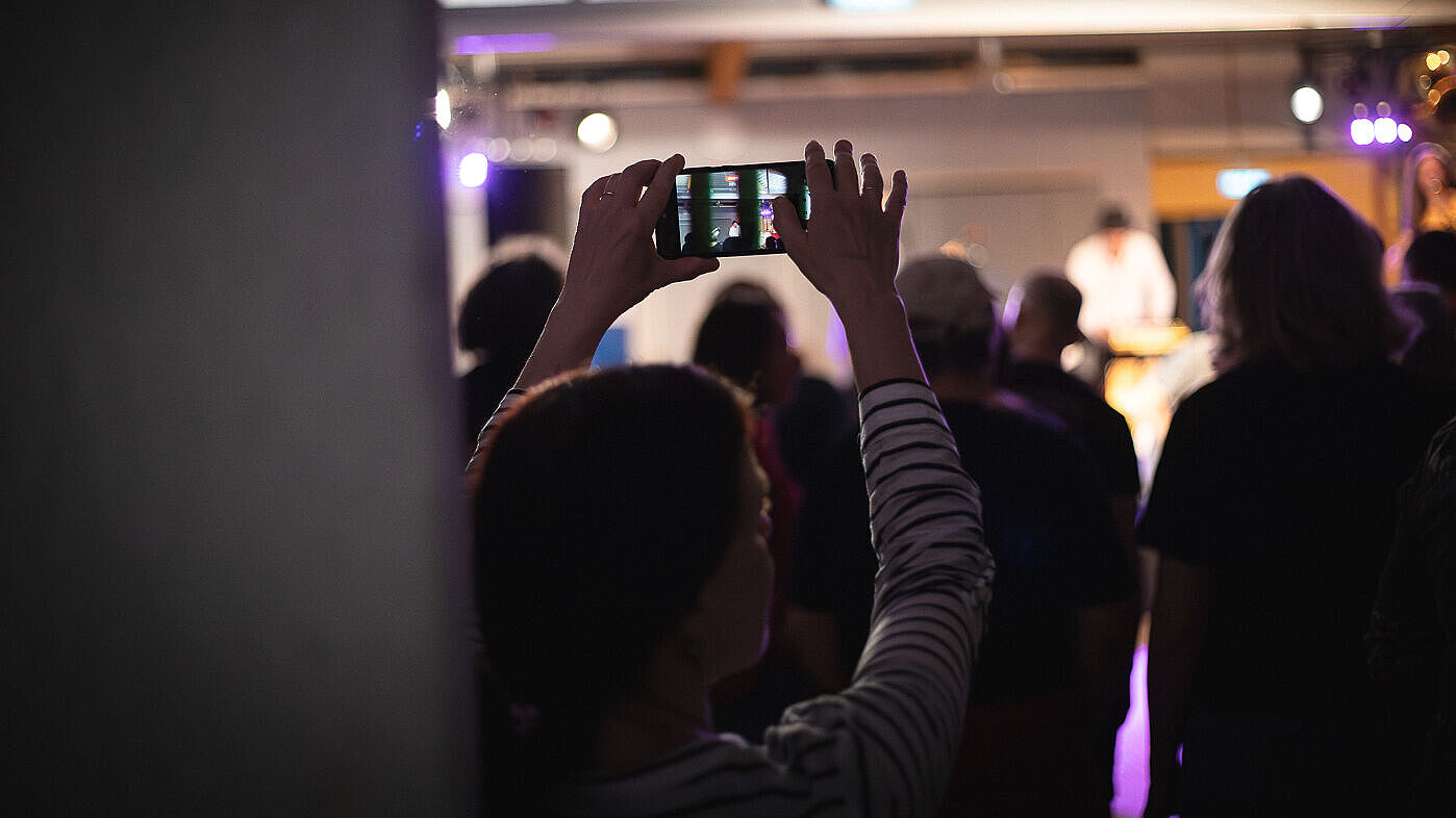 Tanz in den Mai im Epilepsiezentrum Kleinwachau mit der Band Triple Trouble aus Dresden