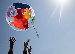 Inklusives Sportfest der Förderschule Kleinwachau in Radeberg bei Dresden in Sachsen mit der Grundschule des Ortsteils Liegau-Augustusbad auf dem Sportplatz der SV Liegau-Augustusbad am 12. Mai 2023