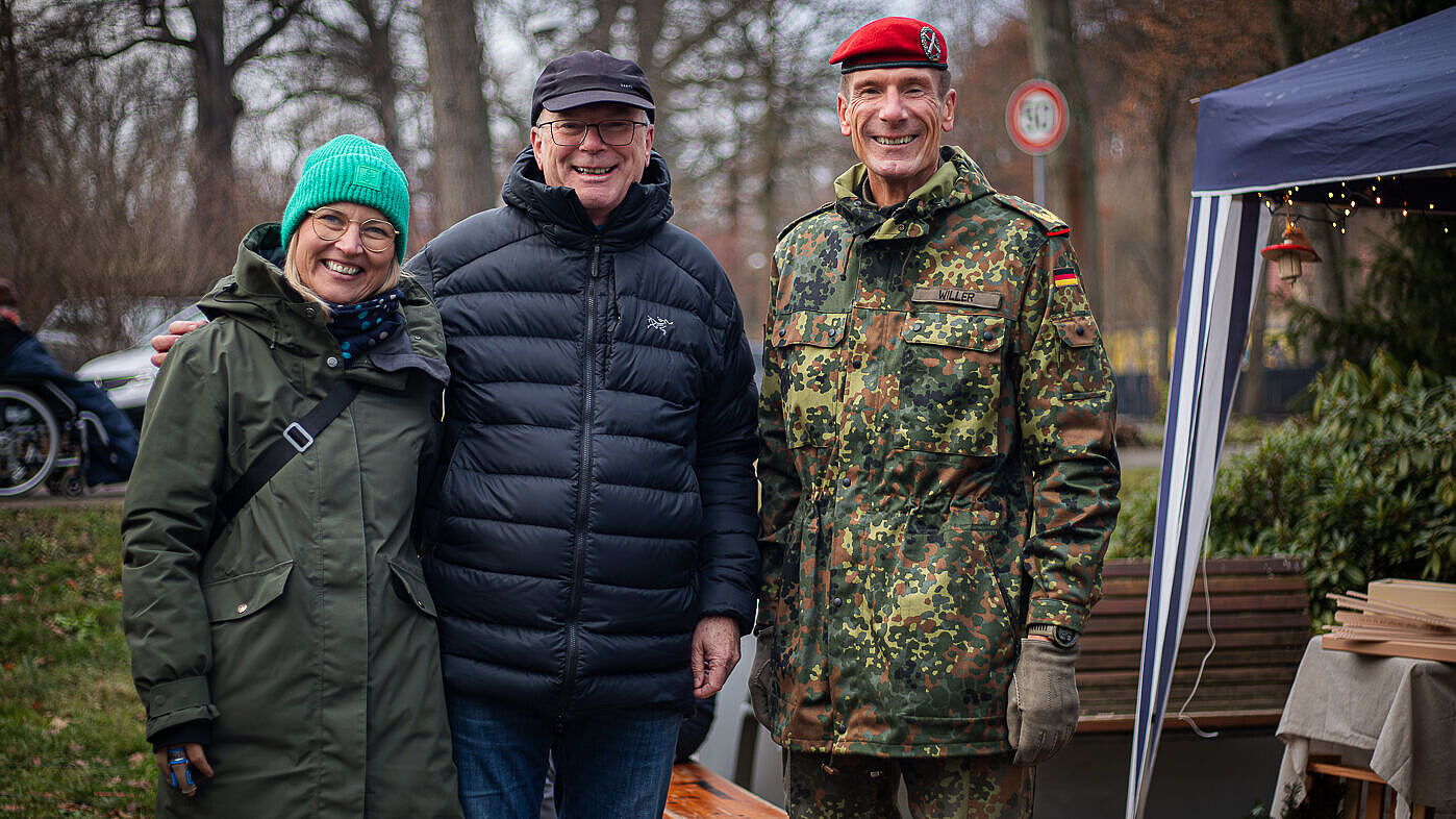 Auf dem Fotos sind zu sehen: Geschäftsführerin Sandra Stöhr, Ortsvorsteher Raimund Pecherz, Brigadegeneral Stephan Willer 