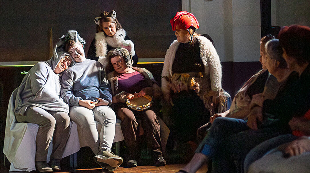 Die Bremer Stadtmusikanten als Theaterstück vom inklusiven Theaterclub im Epilepsiezentrum Kleinwachau