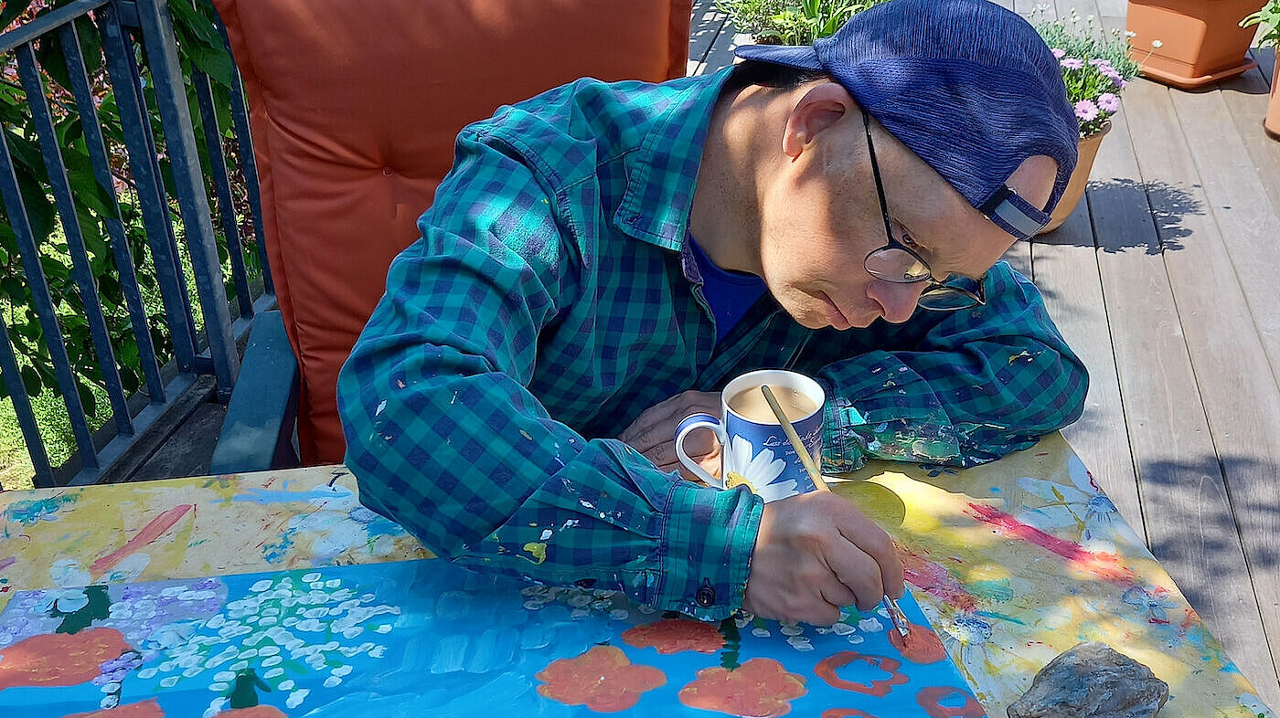 Down-Syndrom-Künstler Dominik Günther stellt im Epilepsiezentrum Kleinwachau aus