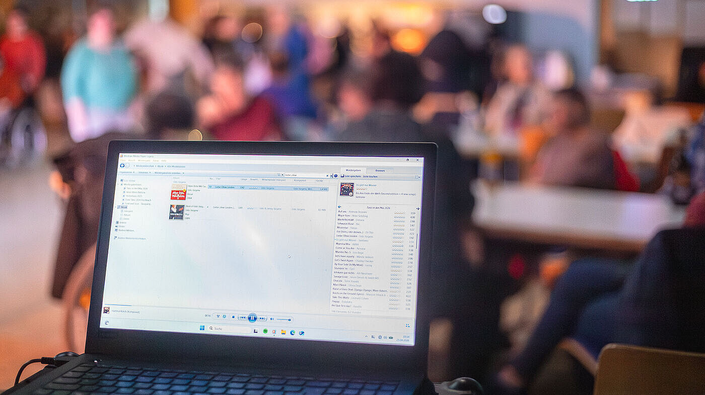 Tanz in den Mai im Epilepsiezentrum Kleinwachau mit der Band Triple Trouble aus Dresden