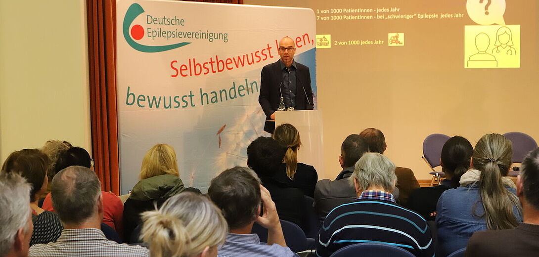 Dr. Frank Brandhoff hält beim Tag der Epilepsie in Dresden einen Vortrag über SUDEP ( sudden unexpected death in epilepsy )