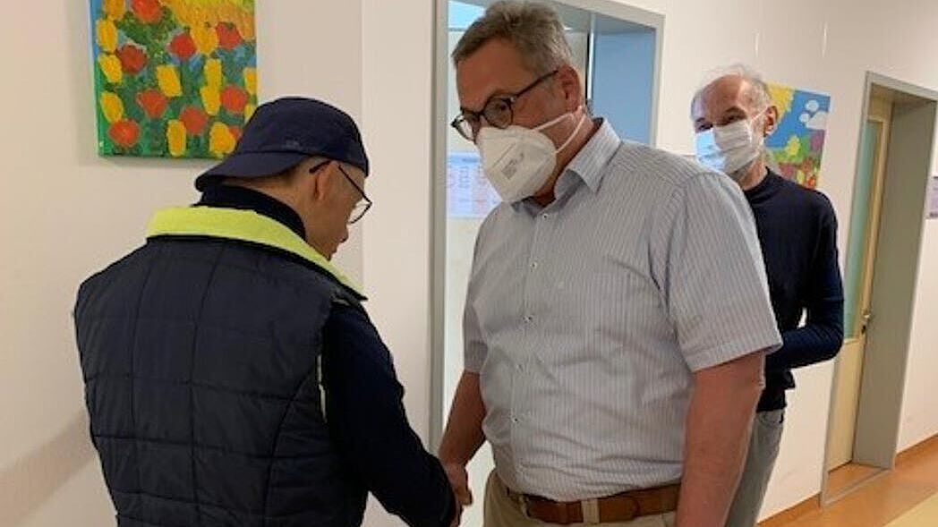 Down-Syndrom-Künstler Dominik Günther stellt im Epilepsiezentrum Kleinwachau aus