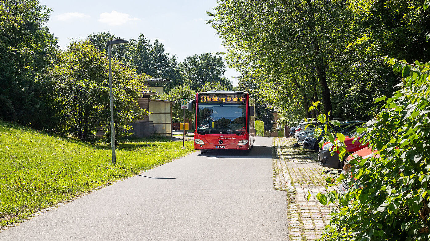 Bushaltestelle vor den Kleinwachauer Werkstätten