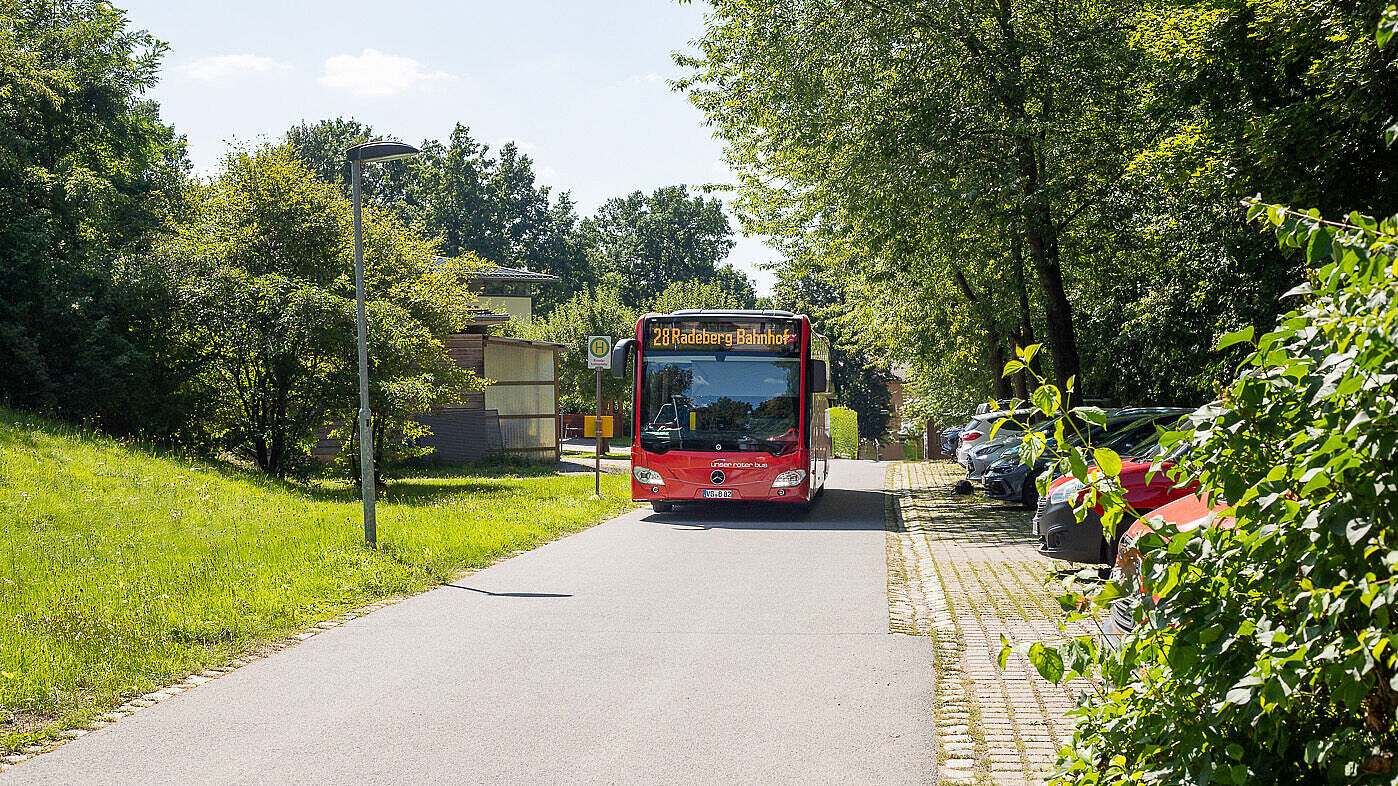Bushaltestelle vor den Kleinwachauer Werkstätten