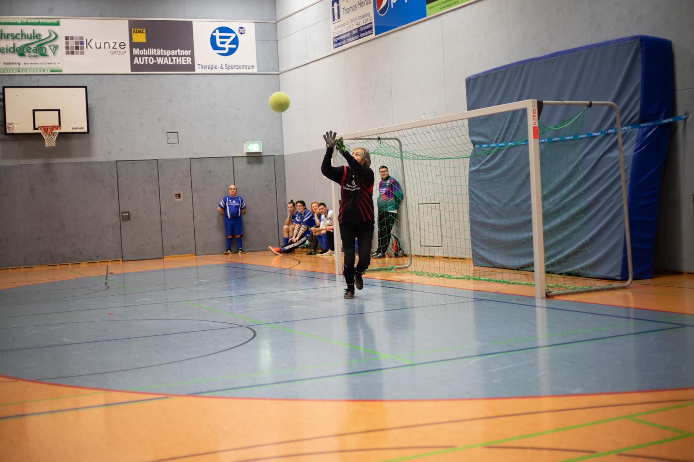 Inklusiver Fußball: Unified-Mannschaften aus Sachsen beim Hallencup des SV Liegau-Augustusbad. Hier: Unified Kleinwachau